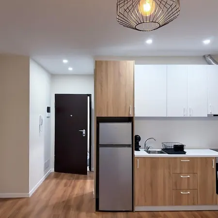 Bright Spacious With Free Parking In By Adesa Apartment Golem (Tirana)