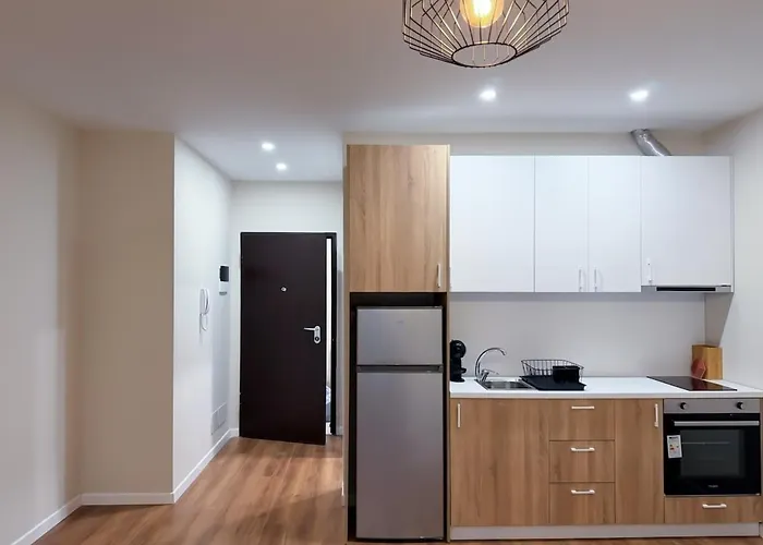 Bright Spacious With Free Parking In By Adesa Apartment Golem (Tirana)