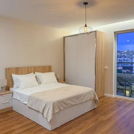 Bright Spacious With Free Parking In By Adesa * Golem (Tirana)