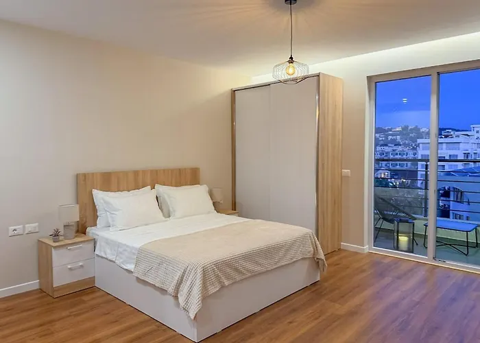 Bright Spacious With Free Parking In By Adesa * Golem (Tirana)