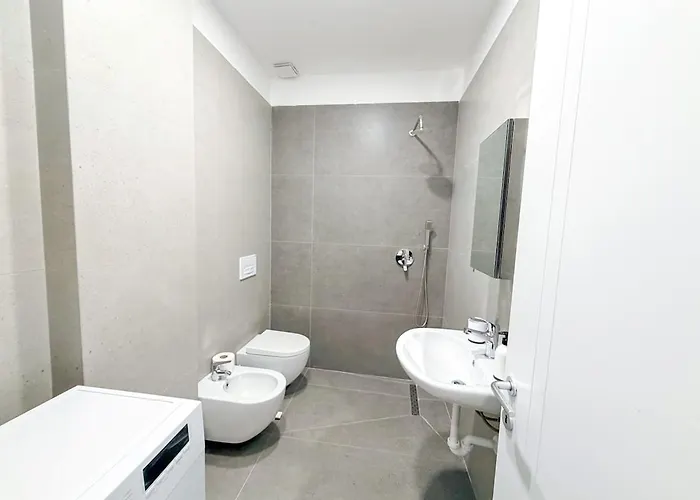 Bright Spacious With Free Parking In By Adesa Golem (Tirana)